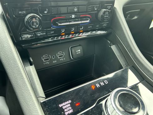 Used 2025 Jeep Grand Cherokee L Limited w/ Black Appearance Package image 28