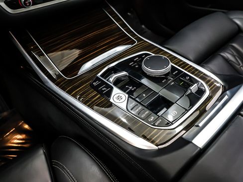 Used 2023 BMW X7 xDrive40i image 7