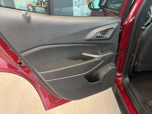 Used 2025 Chevrolet Trax LT w/ LT Convenience Package image 22