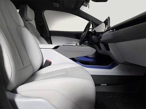 Certified 2025 Cadillac Optiq Luxury 2 image 14