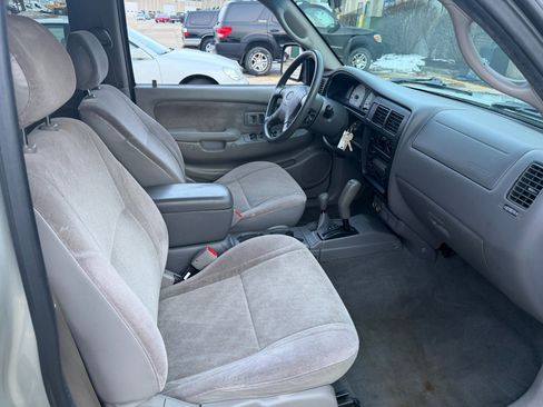 Used 2004 Toyota Tacoma V6 image 18