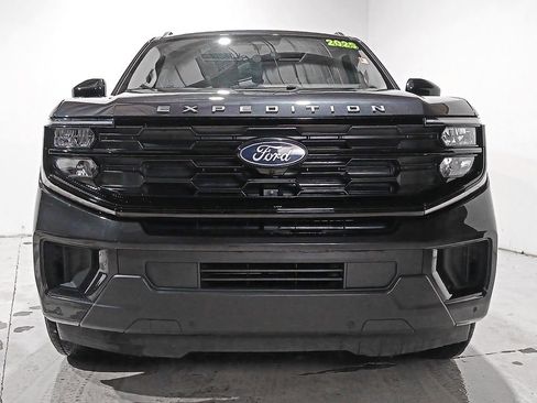 Used 2025 Ford Expedition Active image 2