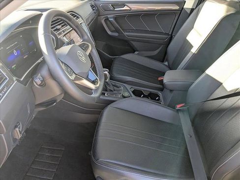 Used 2022 Volkswagen Tiguan SE image 16