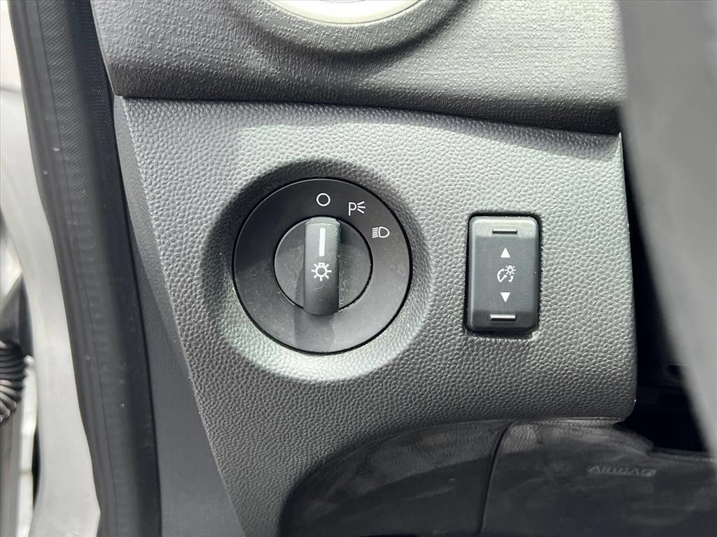 Used 2013 Ford Fiesta SE FWD image 19