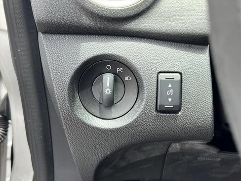 Used 2013 Ford Fiesta SE FWD image 19