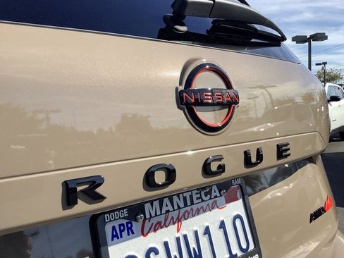 Used 2025 Nissan Rogue SV image 43