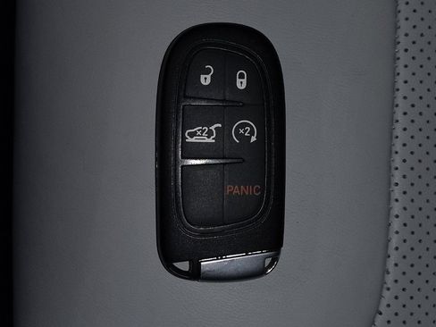 Used 2021 Jeep Cherokee Latitude Lux w/ Comfort/Convenience Group image 32