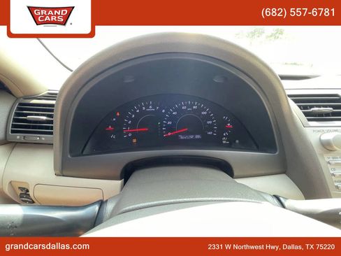 Used 2011 Toyota Camry LE image 13