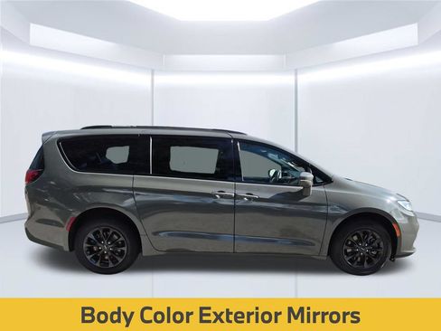 Used 2021 Chrysler Pacifica Limited w/ S Appearance Package AWD/4WD image 8