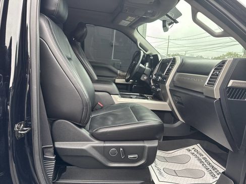 Used 2017 Ford F250 Lariat w/ Chrome Package image 27