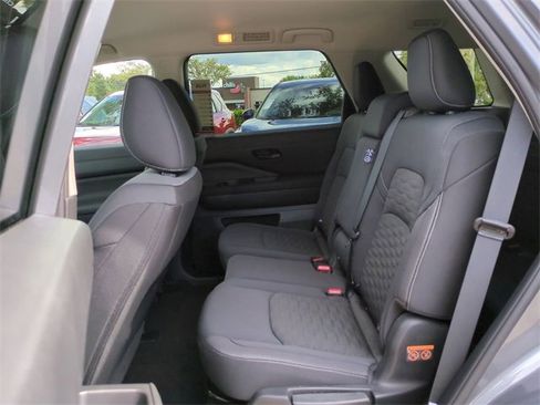 Certified 2025 Nissan Pathfinder SV image 21
