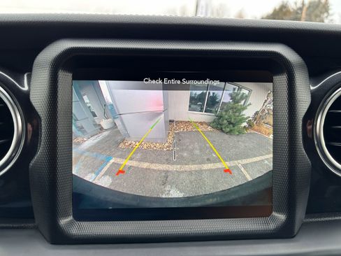 Used 2022 Jeep Wrangler Unlimited Sahara image 25