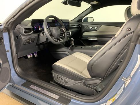 Used 2025 Ford Mustang GT Premium image 26