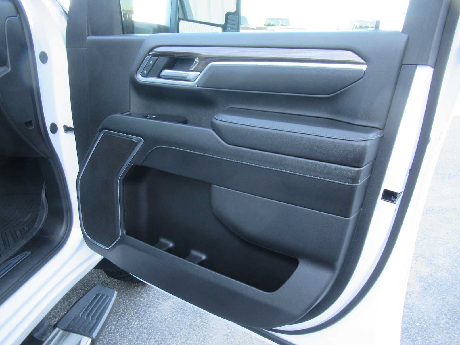 Used 2025 Chevrolet Silverado 2500 LT AWD/4WD image 15