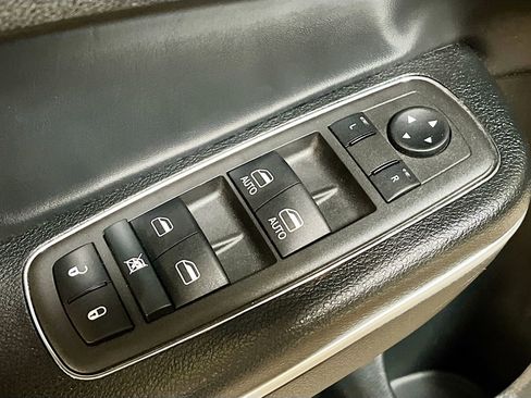 Used 2022 Chrysler 300 S w/ Safetytec Plus Group image 18