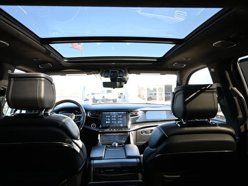 Used 2024 Jeep Grand Wagoneer L Series II AWD/4WD image 28
