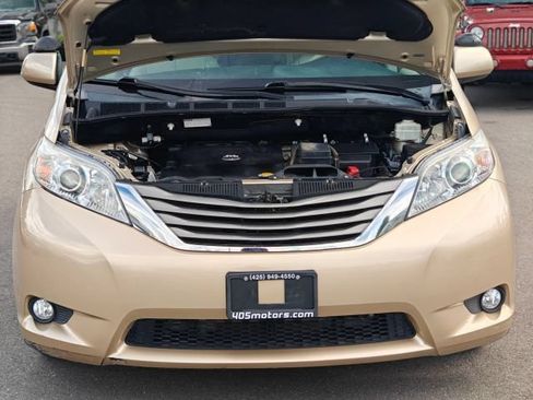 Used 2011 Toyota Sienna XLE w/ XLE Navigation Pkg FWD image 18
