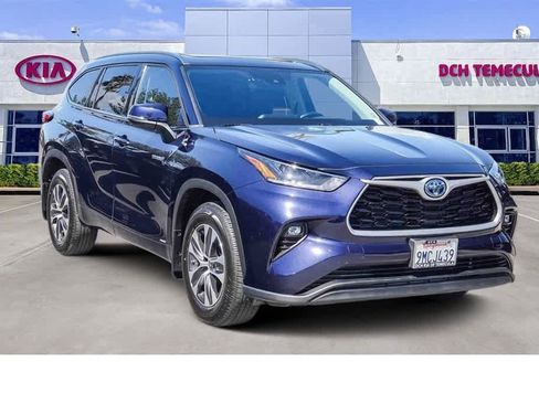 Used 2021 Toyota Highlander XLE image 3