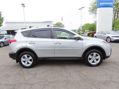 Used 2013 Toyota RAV4 XLE AWD/4WD image 4
