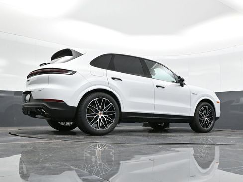 Used 2025 Porsche Cayenne E-Hybrid AWD/4WD image 38