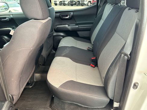 Used 2020 Toyota Tacoma TRD Off-Road AWD/4WD image 17