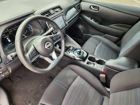Certified 2025 Nissan Leaf SV Plus FWD image 10