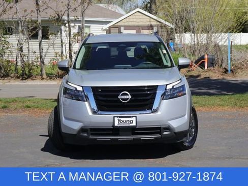 Used 2025 Nissan Pathfinder SV AWD/4WD image 2