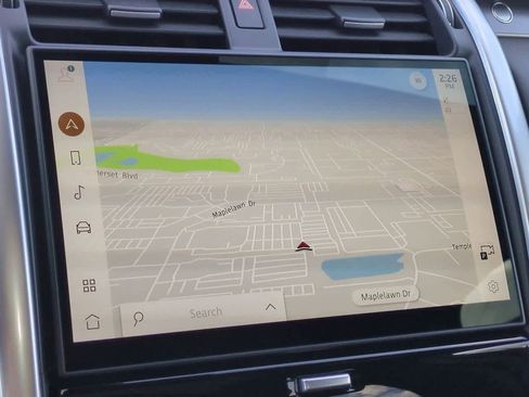 Used 2024 Land Rover Discovery Metropolitan Edition image 29