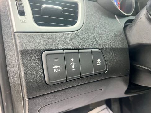 Used 2015 Hyundai Elantra SE w/ Option Group 03 image 17