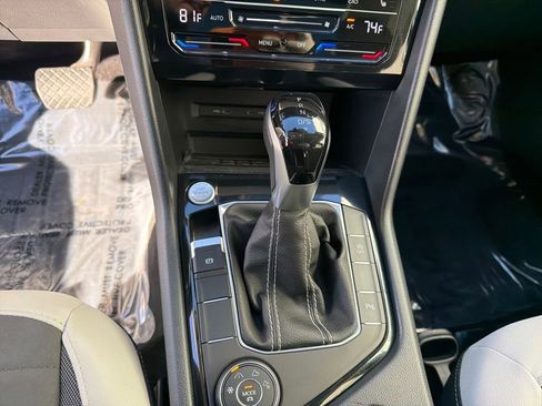 Certified 2025 Volkswagen Taos SE image 27