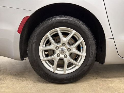 Used 2021 Chrysler Pacifica Touring-L w/ Uconnect Theater Family Group image 11