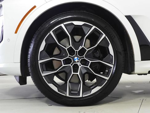 Used 2025 BMW X7 M60i w/ Climate Comfort Package AWD/4WD image 5