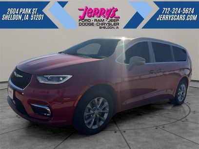 New 2026 Chrysler Pacifica Select