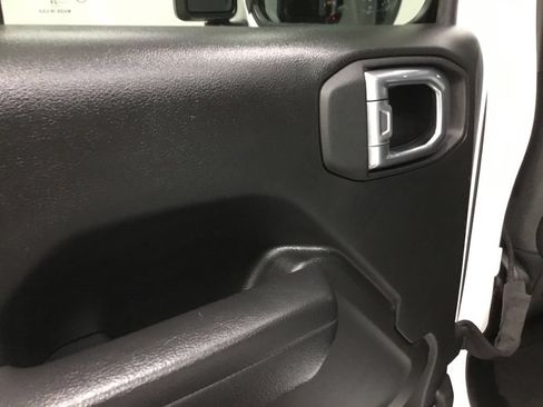 Used 2024 Jeep Wrangler Unlimited Rubicon AWD/4WD image 14
