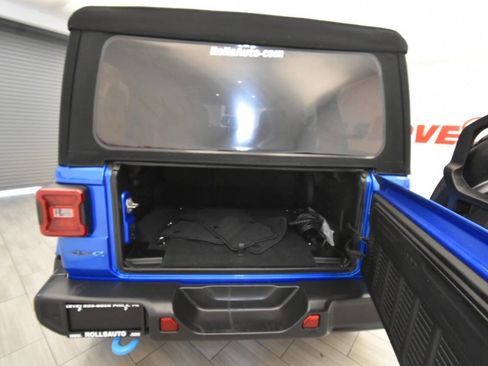 Used 2024 Jeep Wrangler Unlimited w/ Convenience Group AWD/4WD image 38