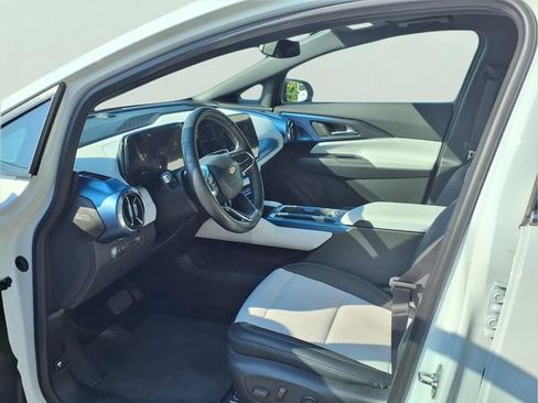 Used 2024 Chevrolet Equinox EV LT FWD image 18