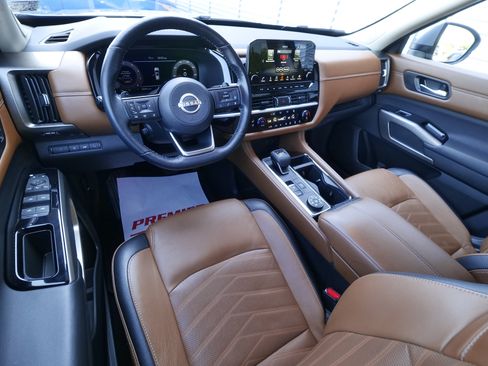 Certified 2024 Nissan Pathfinder Platinum AWD/4WD image 25
