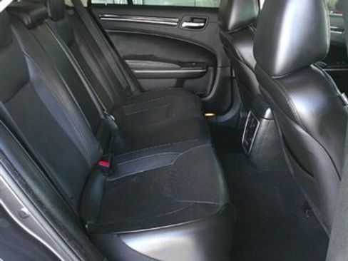 Used 2019 Chrysler 300 Limited image 24