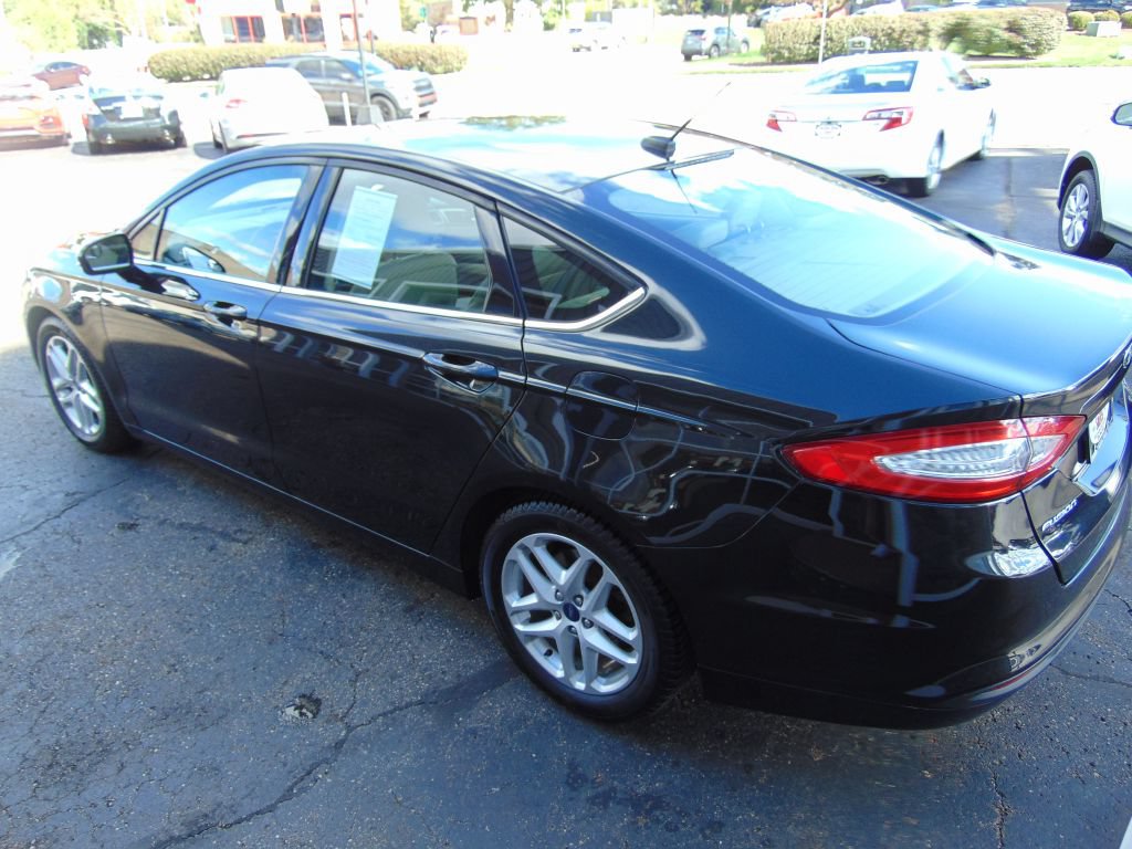 Used 2015 Ford Fusion SE FWD image 8