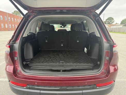 Used 2023 Jeep Grand Cherokee Limited w/ Black Appearance Package image 14