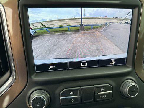 Used 2022 Chevrolet Silverado 1500 High Country w/ Safety Package II AWD/4WD image 26