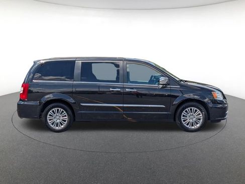 Used 2015 Chrysler Town & Country Touring-L w/ Driver Convenience Group FWD image 4