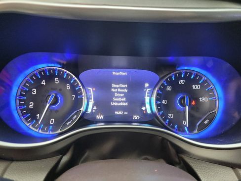 Used 2017 Chrysler Pacifica Touring-L Plus w/ Tire & Wheel Group FWD image 23