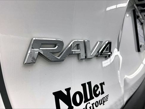 Used 2023 Toyota RAV4 LE AWD/4WD image 8