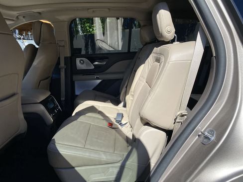 Used 2020 Lincoln Aviator Reserve w/ Equipment Group 202A AWD/4WD image 16