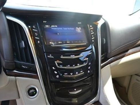 Used 2015 Cadillac Escalade ESV Luxury AWD/4WD image 15