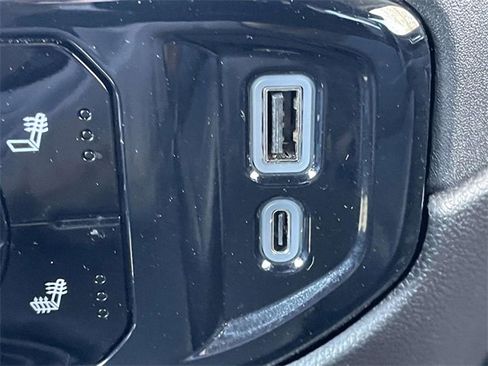 Used 2025 GMC Sierra 1500 SLT image 35