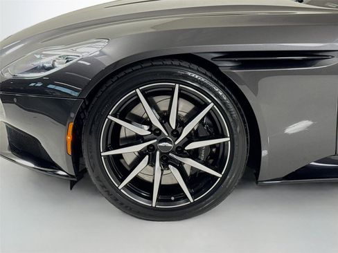 Used 2018 Aston Martin DB11 V12 image 38