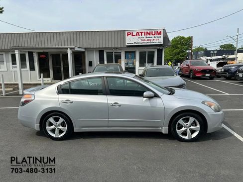 Used 2008 Nissan Altima 3.5 SE w/ Sport Pkg FWD image 2