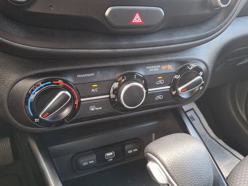 Used 2020 Kia Soul LX FWD image 35